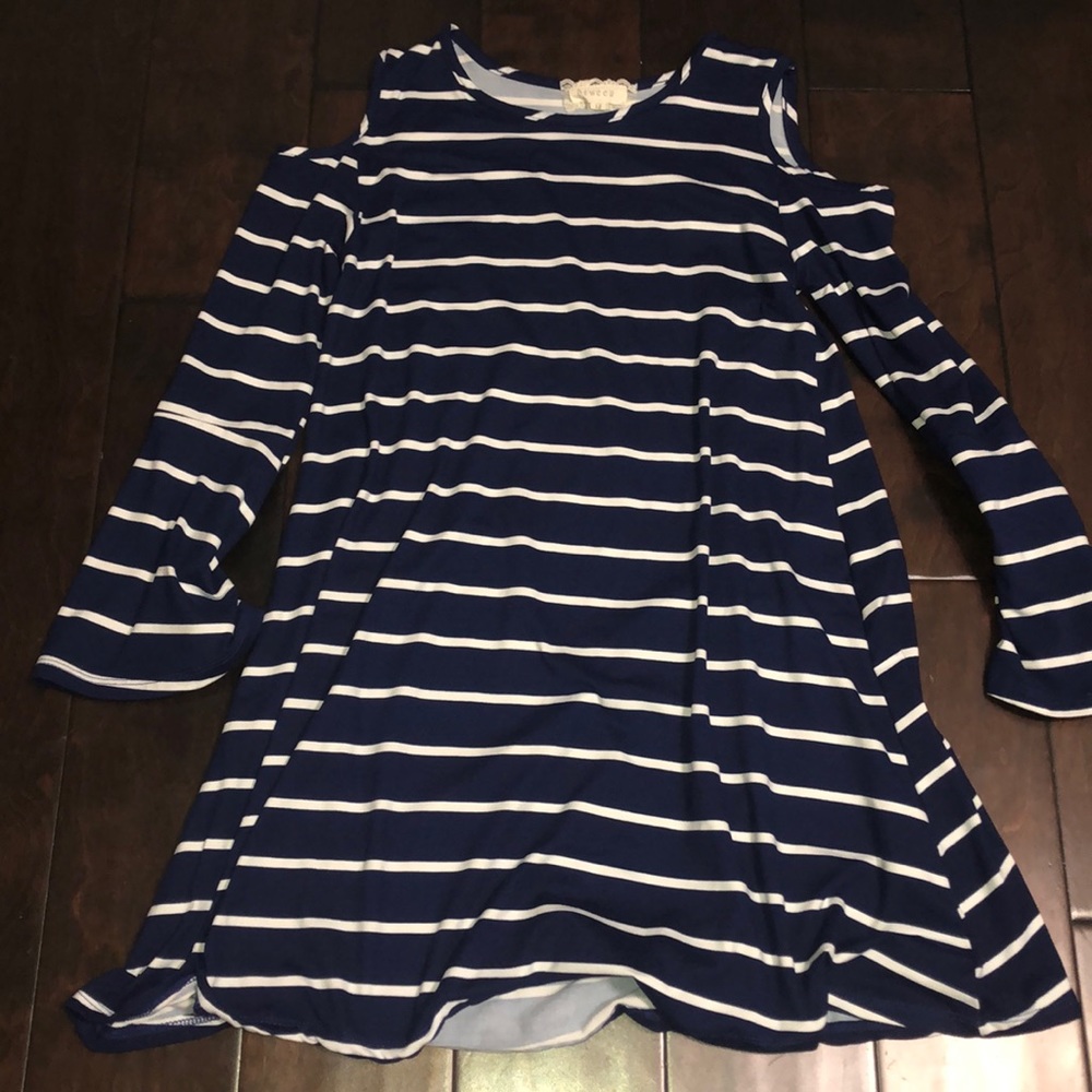 btween blue and white dress